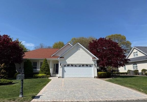 Attached, Exterior, Facade, Ranch