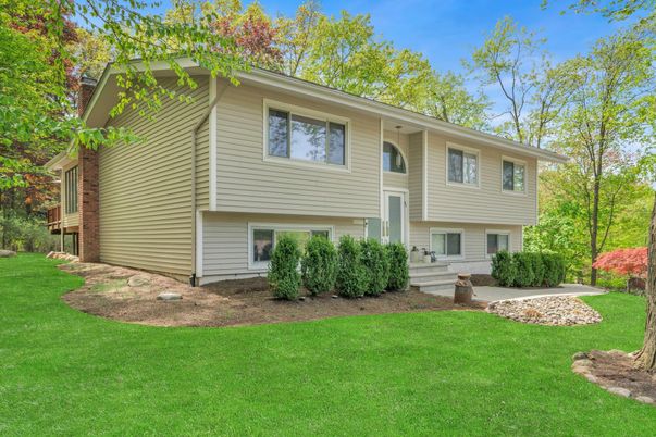 Exterior, Facade, Brick Facade, Raised Ranch