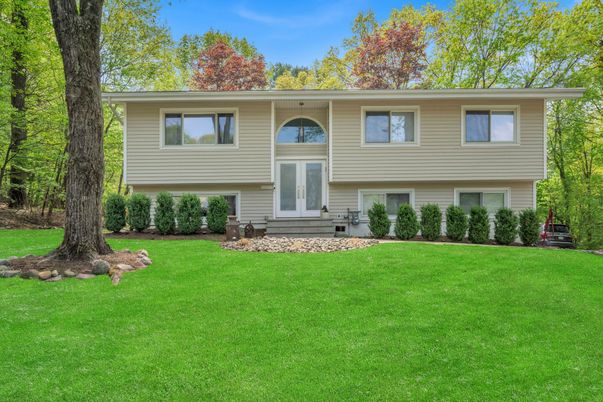 Exterior, Facade, Raised Ranch