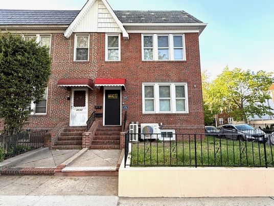 Exterior, Facade, Brick Facade, Rowhouse