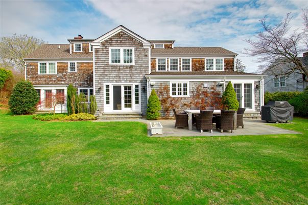 Backyard, Exterior, Facade, Brick Facade, Brick Traditional