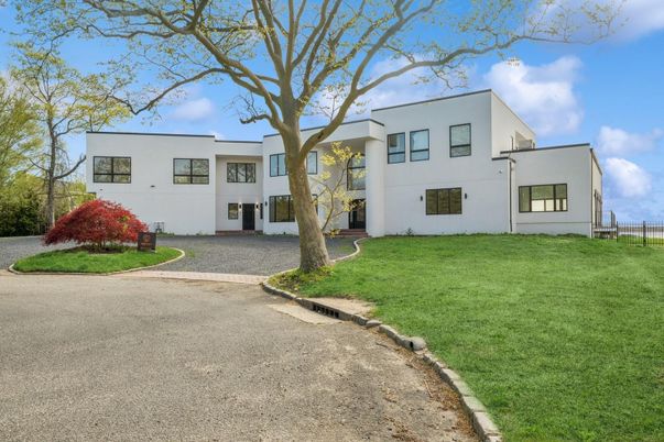 Backyard, Exterior, Facade, Modern