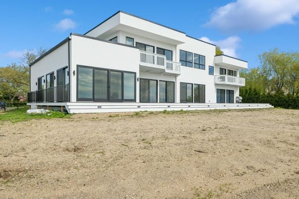 Backyard, Exterior, Facade, Modern