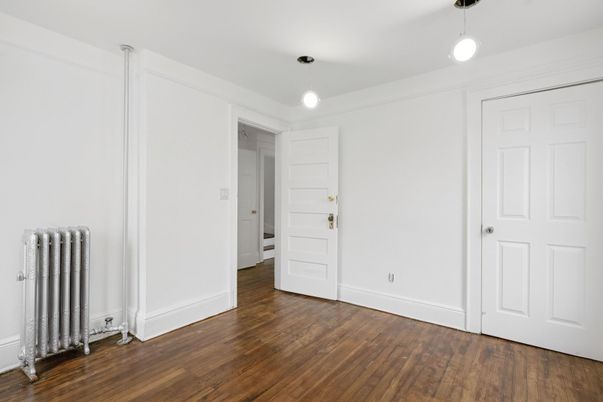 Empty room, Interior, Pendant Lights, Wood Texture Flooring
