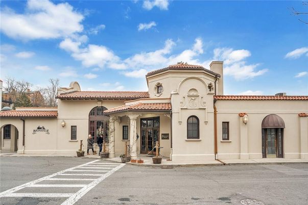 Exterior, Facade, Mediterranean