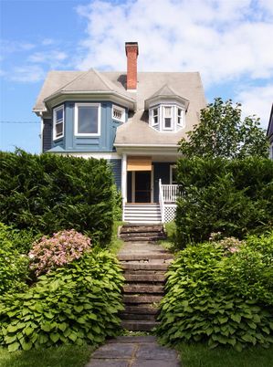 Exterior, Facade, Queen Anne Victorian