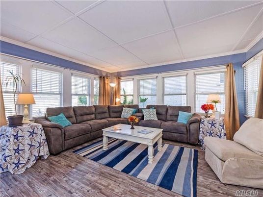 Interior, Living room, Pendant Lights, Wood Texture Flooring