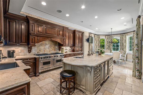 Chandelier, Dining room, Interior, Kitchen, Recessed Lighting, Stainless Steel Appliances