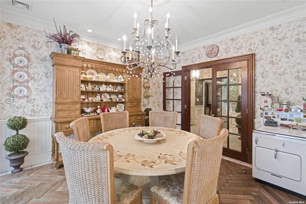 Chandelier, Dining room, Interior, Recessed Lighting, Wood Texture Flooring