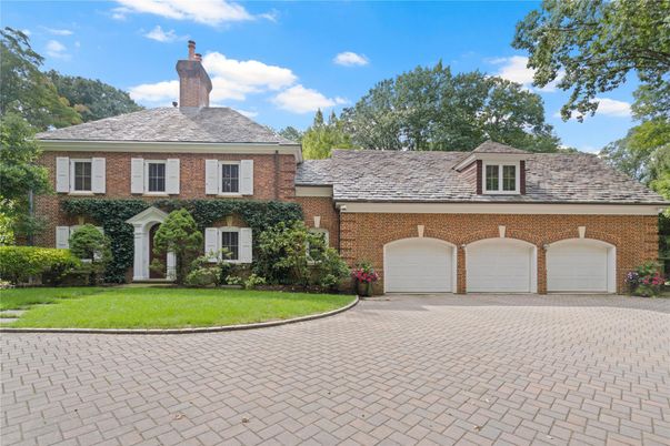 Attached, Exterior, Facade, Brick Facade, Georgian