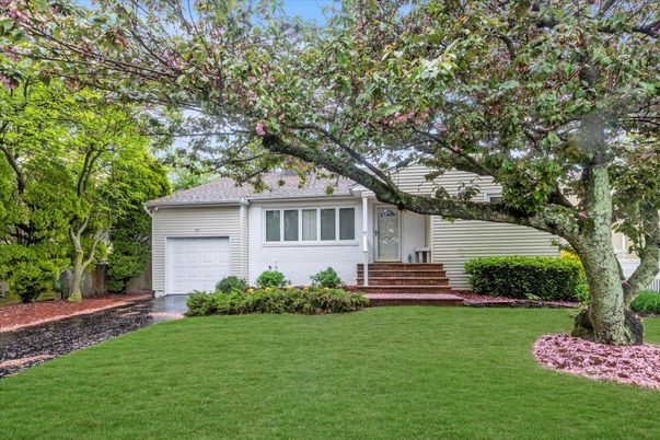 Attached, Backyard, Exterior, Facade, Split Level