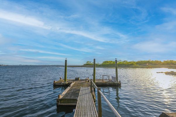 Exterior, Lake