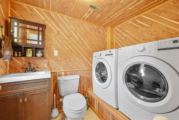 Interior, Washer, Wooden Ceilings, Wooden Walls