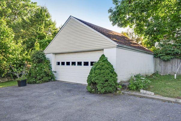 Detached Garage, Exterior