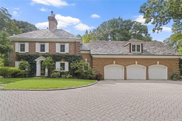 Attached, Exterior, Facade, Brick Facade, Georgian