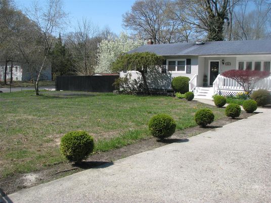 Backyard, Exterior, Facade, Ranch