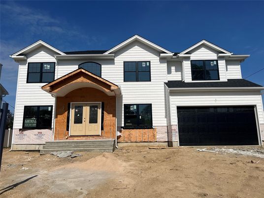 Attached, Exterior, Facade, Farmhouse