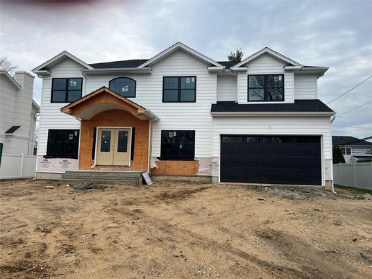 Attached, Exterior, Facade, Farmhouse