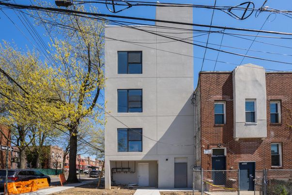 Exterior, Facade, Brick Facade, Rowhouse
