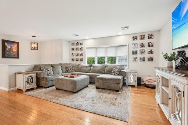 Interior, Living room, Pendant Lights, Recessed Lighting, Wood Texture Flooring