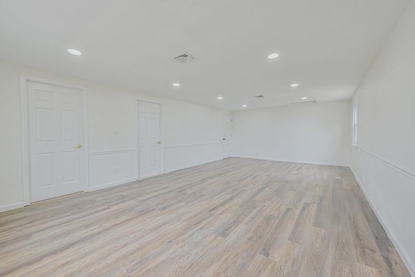 Empty room, Interior, Recessed Lighting, Wood Texture Flooring
