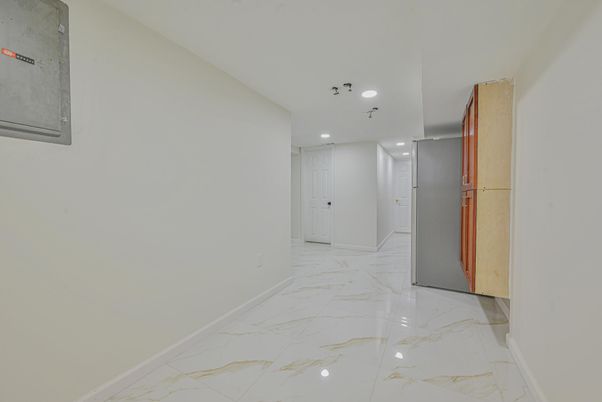 Empty room, Interior, Marble, Recessed Lighting