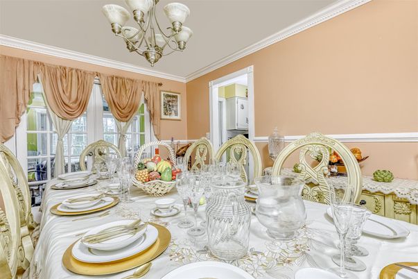 Chandelier, Dining room, Interior