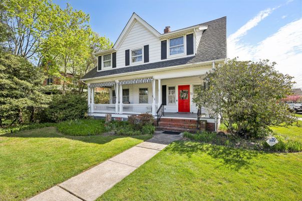 Exterior, Facade, Queen Anne Victorian