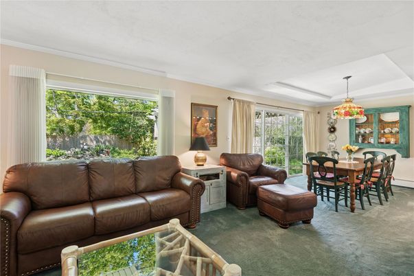 Chandelier, Dining room, Interior, Living room