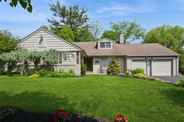 Attached, Exterior, Facade, Ranch