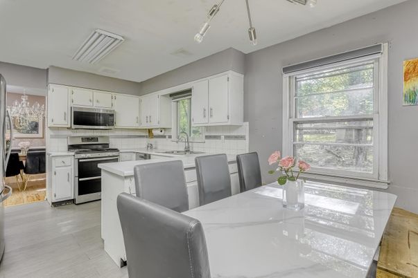 Dining room, Interior, Kitchen, Stainless Steel Appliances, Wood Texture Flooring