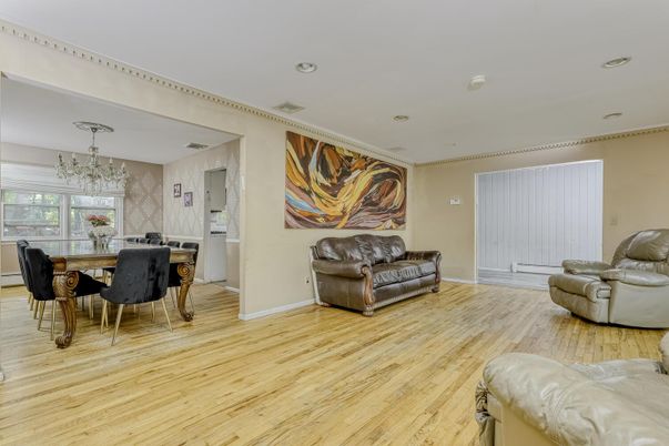 Chandelier, Dining room, Interior, Recessed Lighting, Wood Texture Flooring