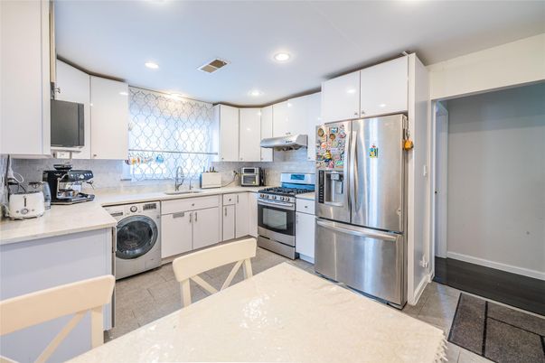 Interior, Kitchen, Recessed Lighting, Stainless Steel Appliances, Washer
