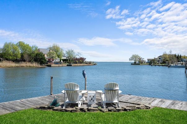 Exterior, Lake