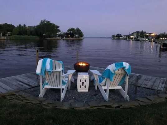 Exterior, Lake
