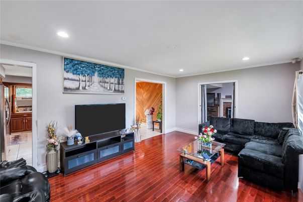 Interior, Living room, Recessed Lighting, Wood Texture Flooring