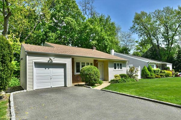 Attached, Exterior, Facade, Ranch