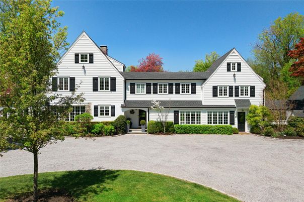 Exterior, Facade, Farmhouse