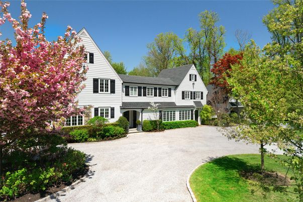 Exterior, Facade, Farmhouse