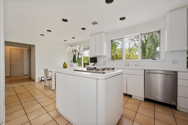 Dining room, Interior, Kitchen, Recessed Lighting, Stainless Steel Appliances