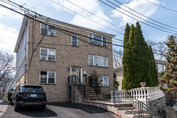 Exterior, Facade, Brick Facade, Rowhouse