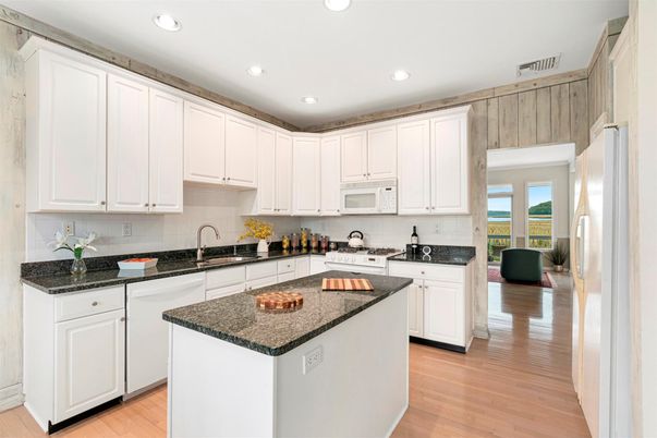 Interior, Kitchen, Recessed Lighting, Water, Wood Texture Flooring