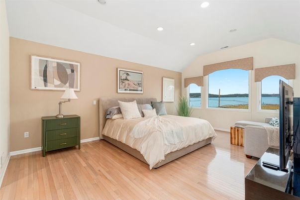 Bedroom, Interior, Recessed Lighting, Water, Wood Texture Flooring