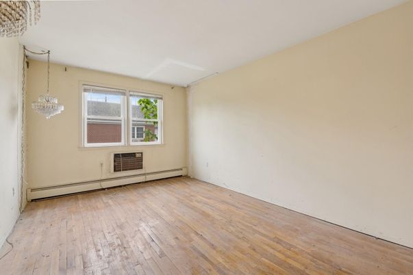 Empty room, Interior, Pendant Lights, Wood Texture Flooring
