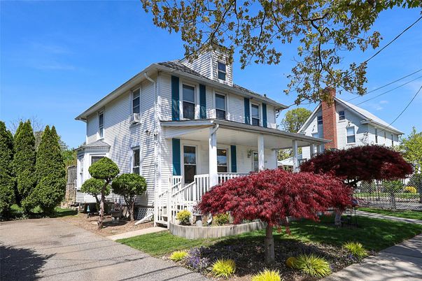 Exterior, Facade, Queen Anne Victorian