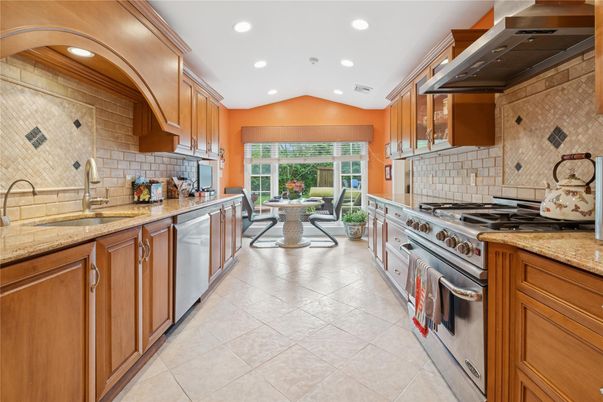 Dining room, Interior, Kitchen, Recessed Lighting, Stainless Steel Appliances
