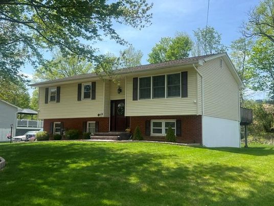 Attached, Exterior, Facade, Brick Facade, Raised Ranch