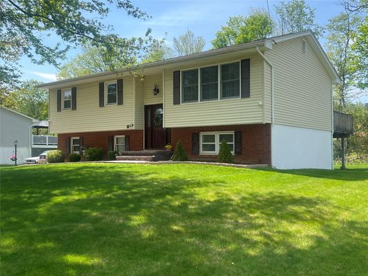Exterior, Facade, Brick Facade, Raised Ranch