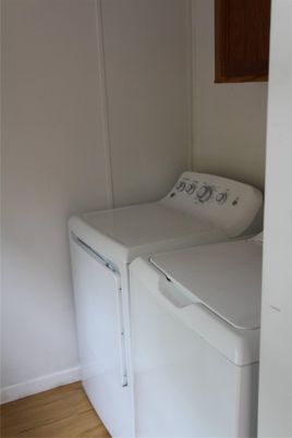 Interior, Washer, Wood Texture Flooring