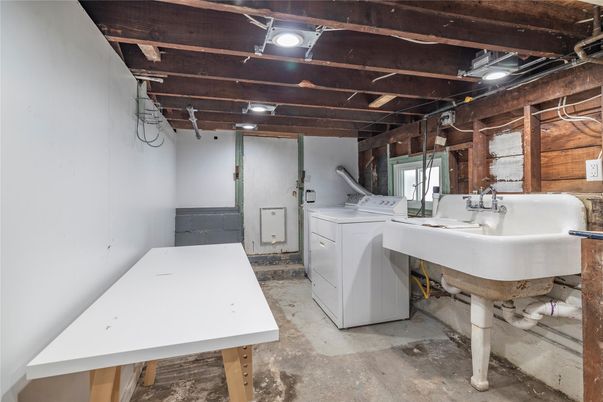 Interior, Washer, Wooden Beams